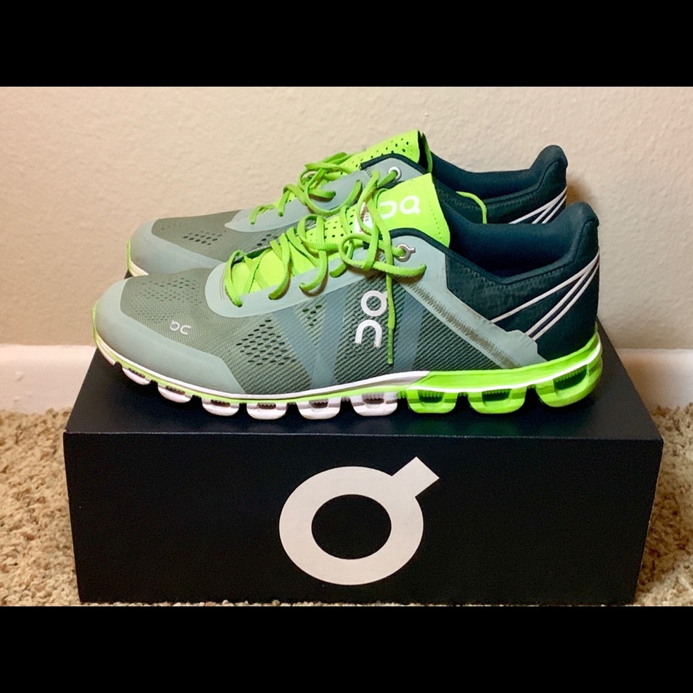 On Cloudflow Men’s Running Shoe